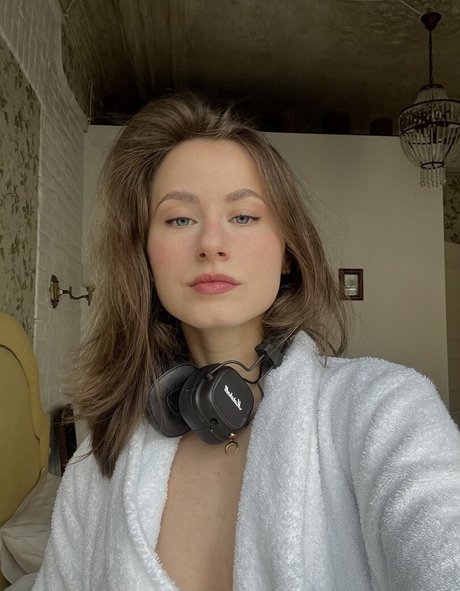 Toma Efremova star pornographic photos