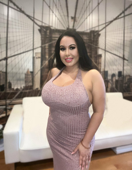 latinamilfnyc porn model pictures