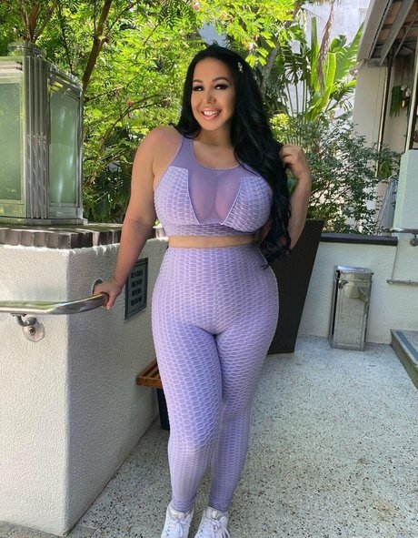 latinamilfnyc hot model photos