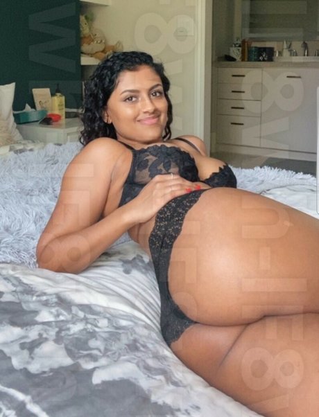 Yamini Nambimadom star adult picture