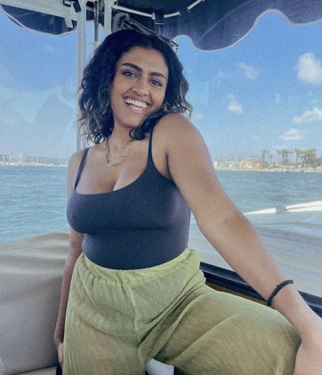 Yamini Nambimadom model nude pictures