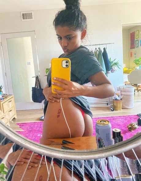 Yamini Nambimadom star pornographic pictures