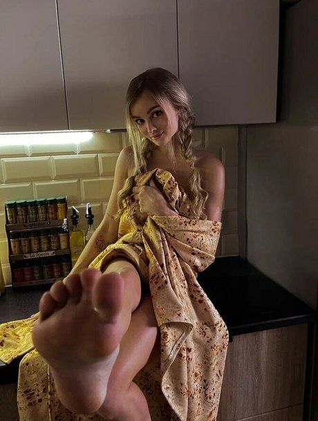 knees onlyfans nude picture