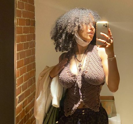 Aaliyeezy nudes star photo