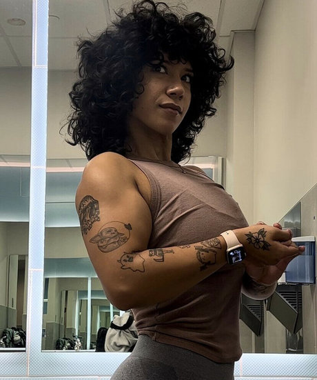 Builtbritt model adult image