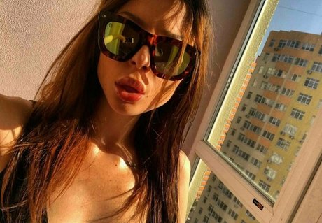 adel leda pornographic model pictures