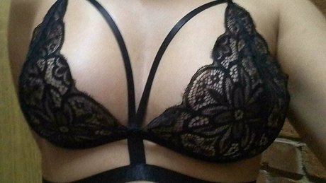 liladrez naked model photo