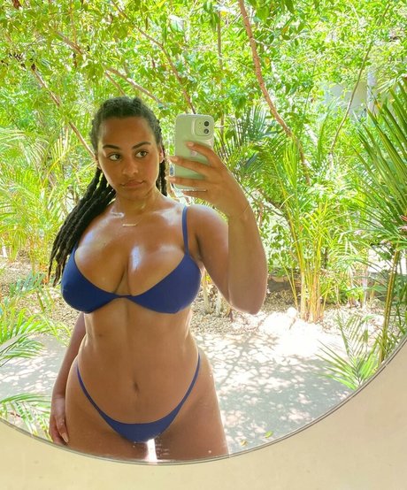 Raina Morris top profile image
