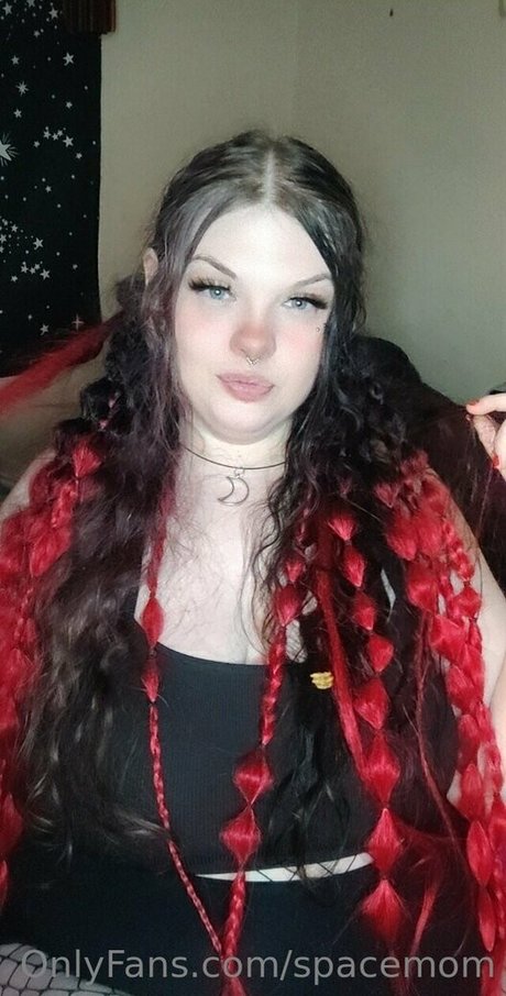 spacemom beautiful model pic