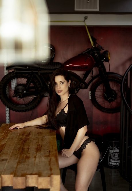 Nayara Torchi star naked img