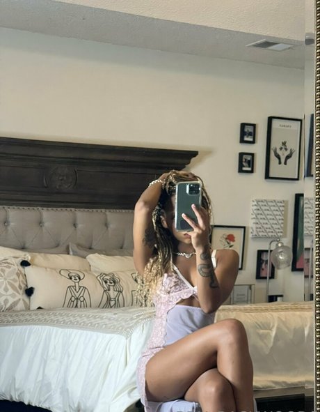 Briabackwoods pornstar adult img