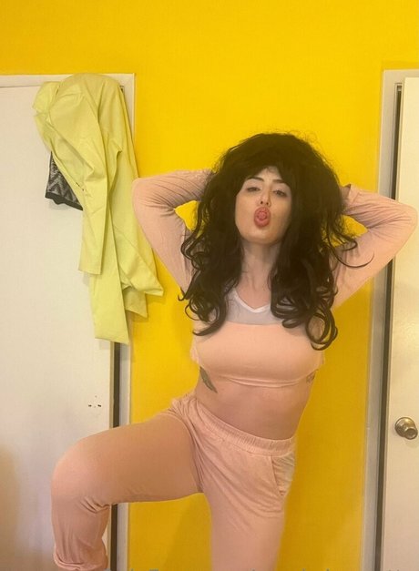 snarkybrunette model art image