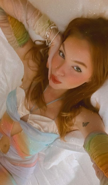 Fernanda Schneider nude star gallery