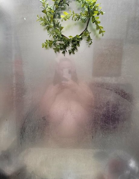 astrid rose22 profile image