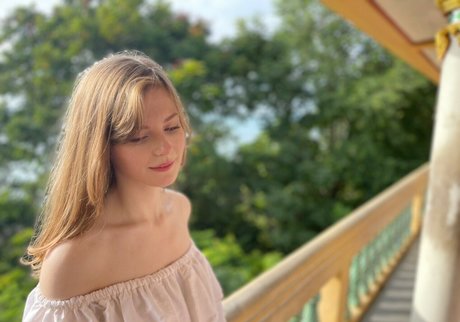 Ella Freya star art pics
