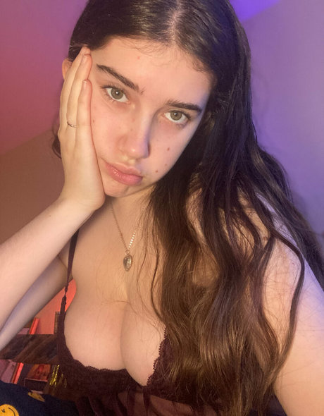 itsmollyyyrose again model pornographic photo