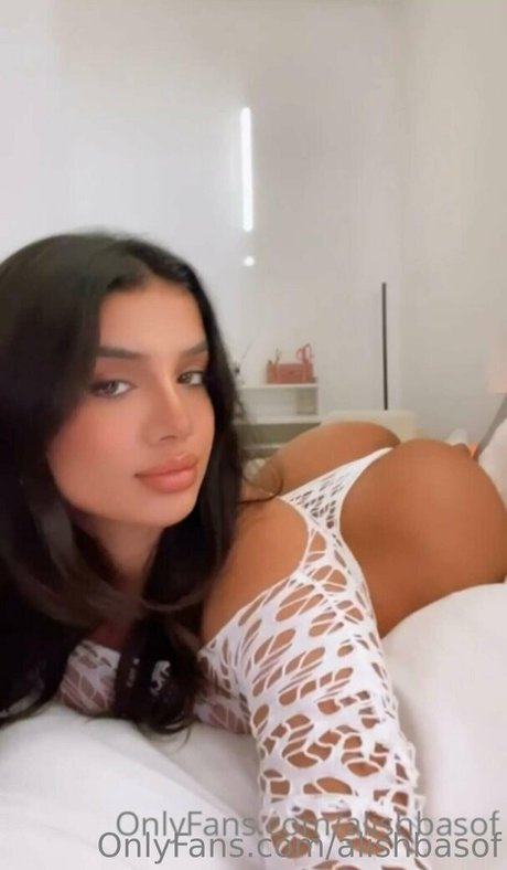 Alishbasheikh model hot gallery