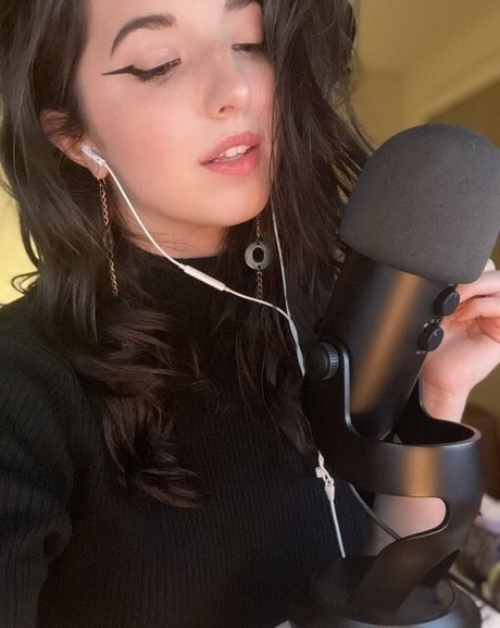 Slight Sounds ASMR model xxx image