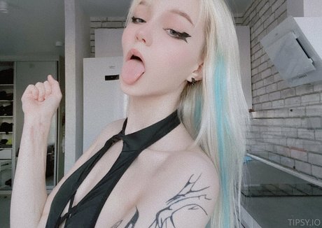 pipsyo adult model photo
