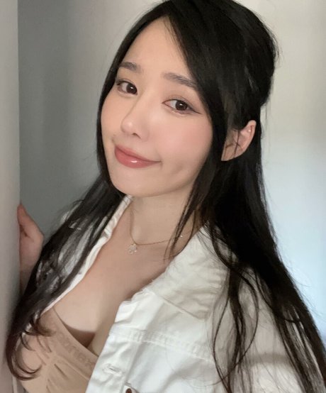 Ploo high quality model pic