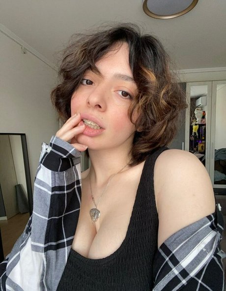 KoryaMc model erotic pics