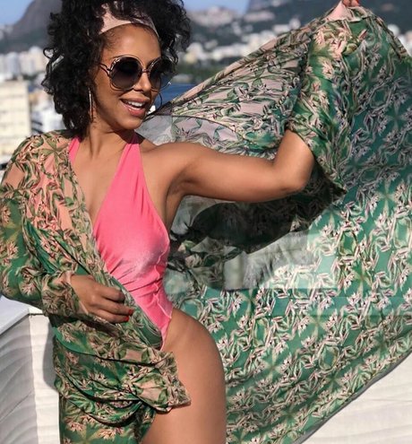 Valeria Valenssa pornstar erotic galleries