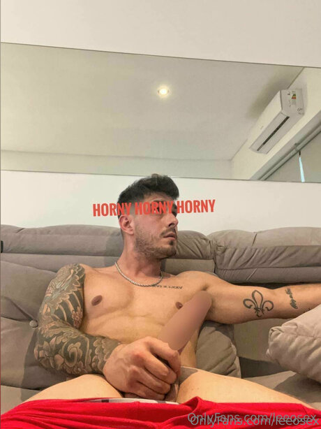 Leeosex erotic model photo