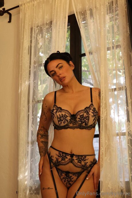 Kylierae adult actress photo