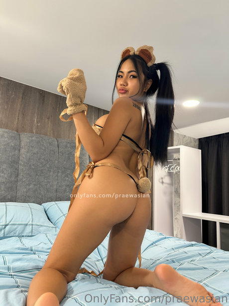 Praew Phatcharin pornstar high quality pics