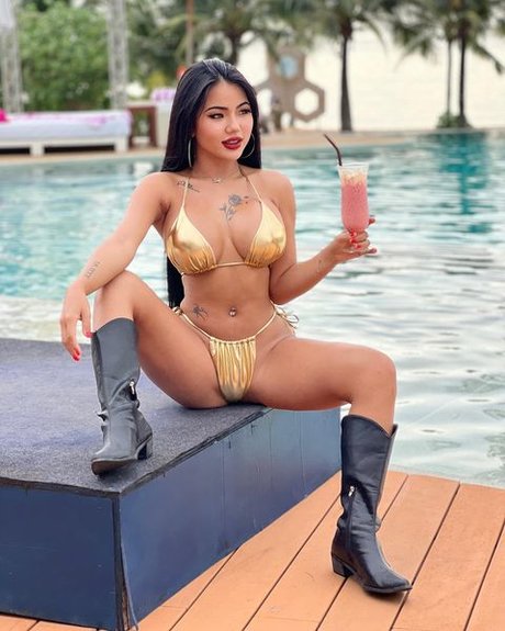 Praew Phatcharin porn actress gallery