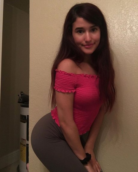 Lia SEXT ME star porn photo