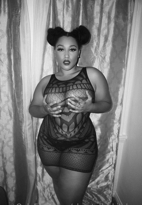Chantelles Kitchen model exclusive images