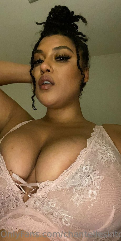 Chantelles Kitchen nudes star pictures
