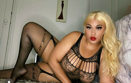 Chantelles Kitchen adult model galleries