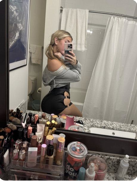 Breckie Hill pornstar high quality picture