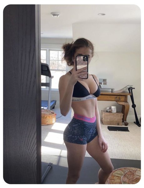 Breckie Hill nude pornstar pictures