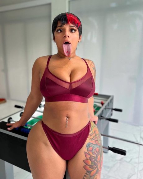 KKVSH star nude picture