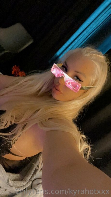 kyrahotxxx erotic pornstar pictures