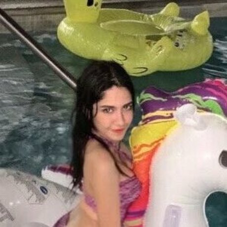 Aylin Ramos pretty model gallery