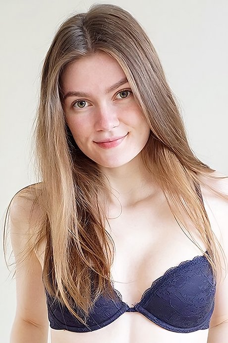 MIRARI pornographic actress photo