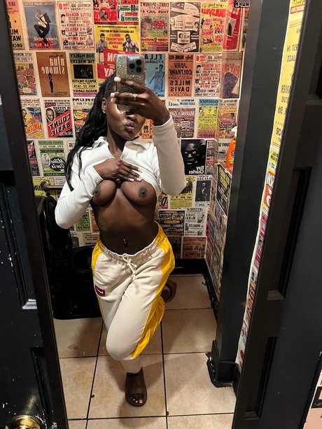 juiicyyyfruit pornstar nude photo