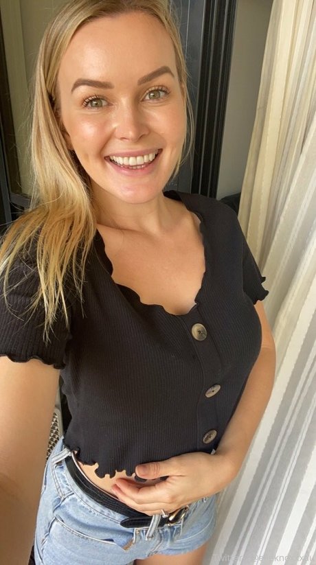 Elle Knox profile image