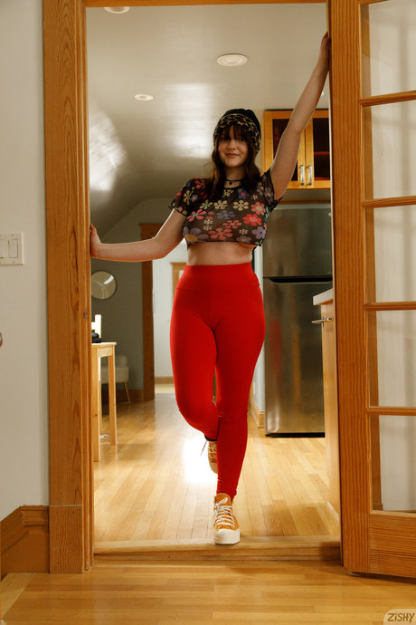 Lil_Strawbs nice model pic