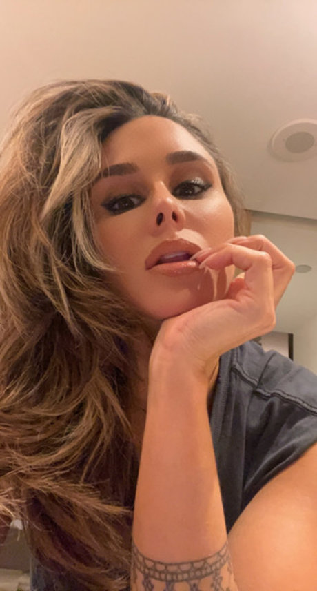 Brittany Furlan star erotic img