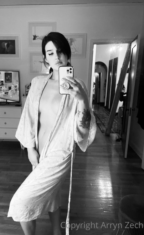 Arryn Zech hot actress photo