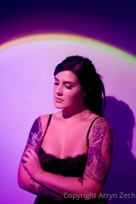 Arryn Zech pornstar adult img