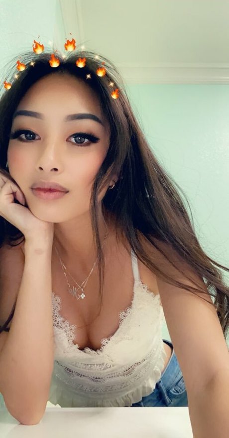 bbygirlmai model top pictures