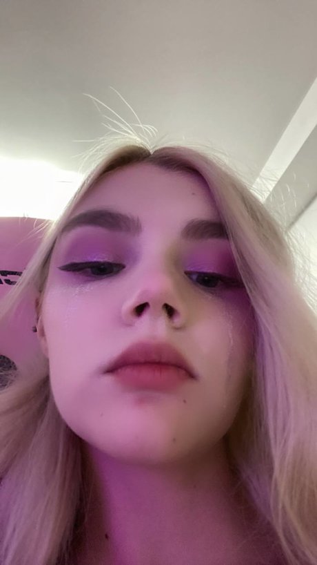 Allotropp star nude pic