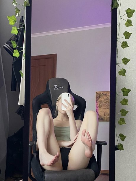 Allotropp model adult pics