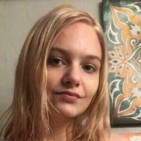 Savannah Malaby art model photo